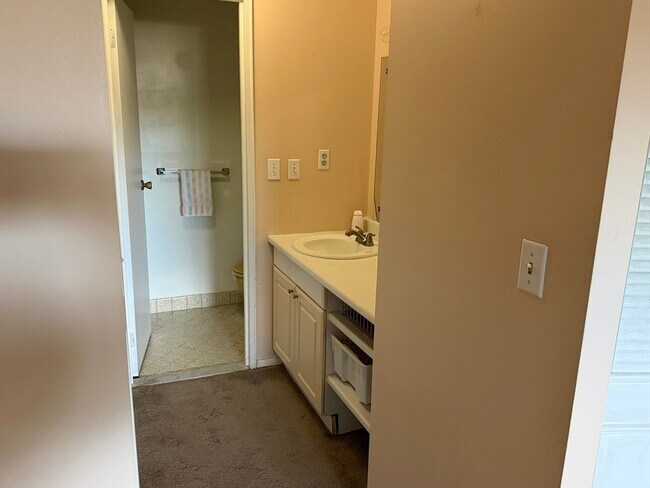 Building Photo - 147 Sylvan St