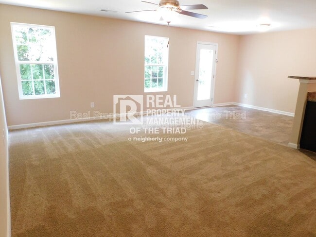 Building Photo - 10 Loblolly Ct