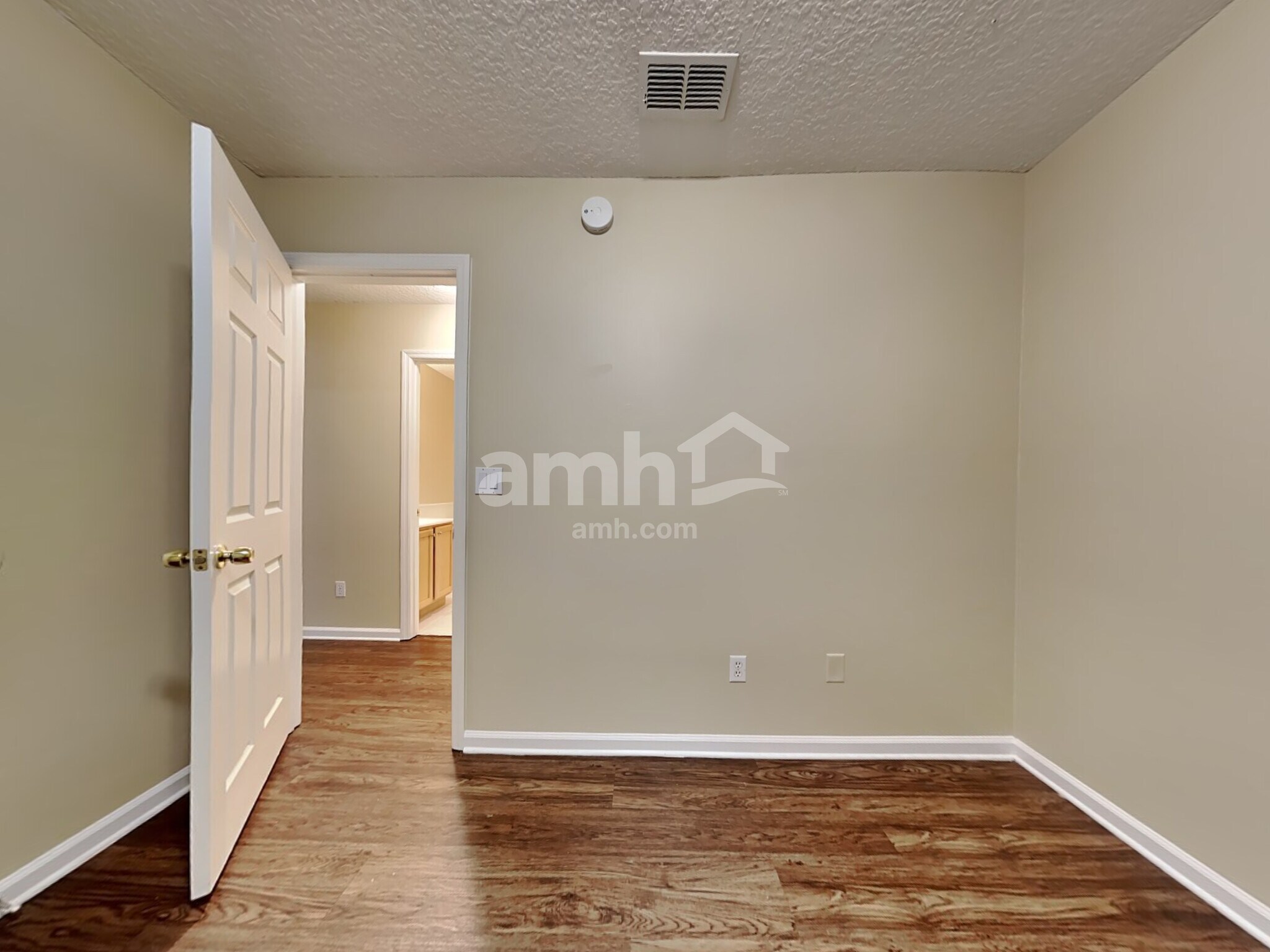 Building Photo - 2120 Pebble Creek Ln
