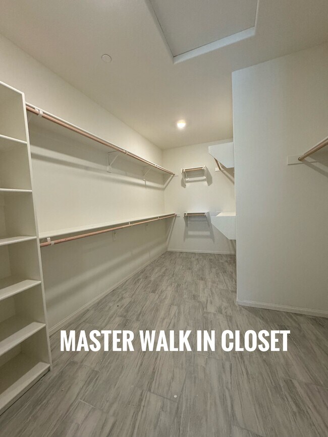 Building Photo - 51660 Whiptail Dr