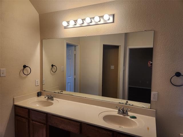 Building Photo - 13520 Valley Mills Dr