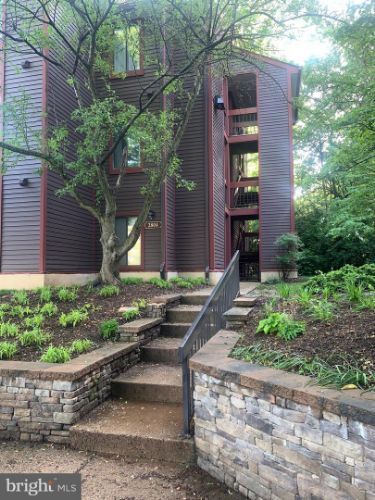 Building Photo - 2804 Lee Oaks Pl