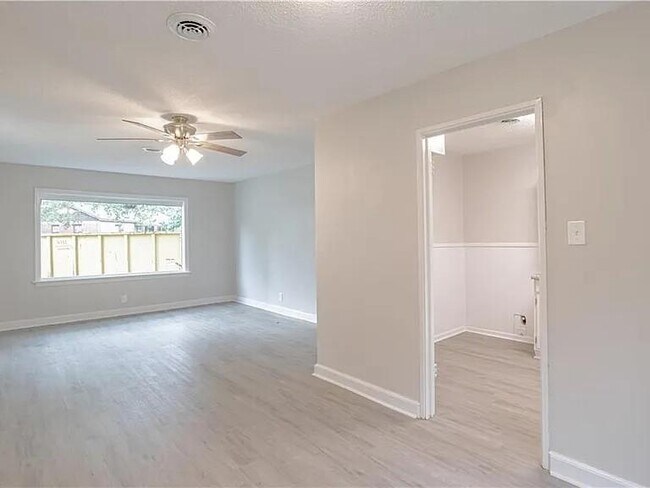 Building Photo - 2403 S Octavia Dr