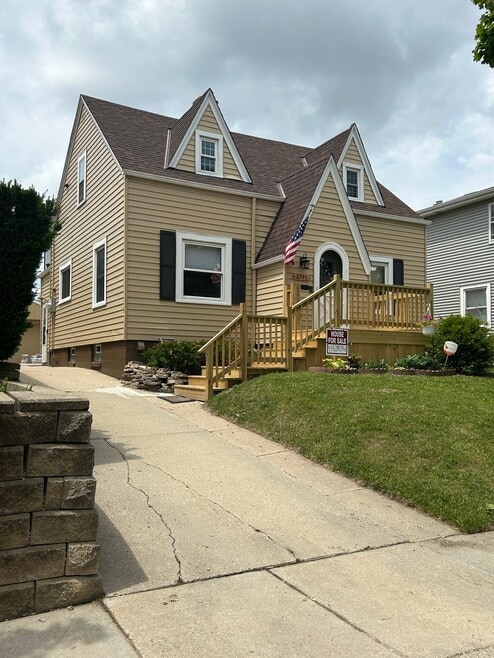 Building Photo - 2745 S 68th St