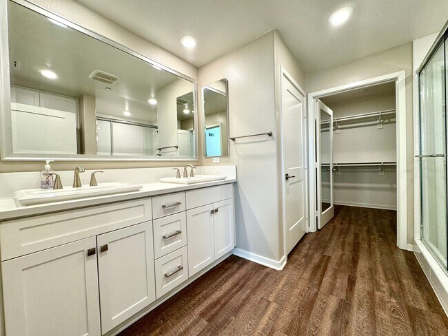 Building Photo - Contemporary 2 Bedroom 2 bath condo in the...