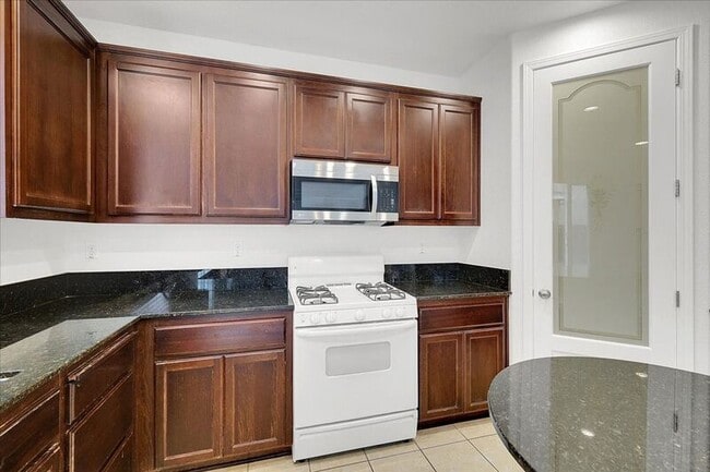 Building Photo - 566 Del Mar Cir