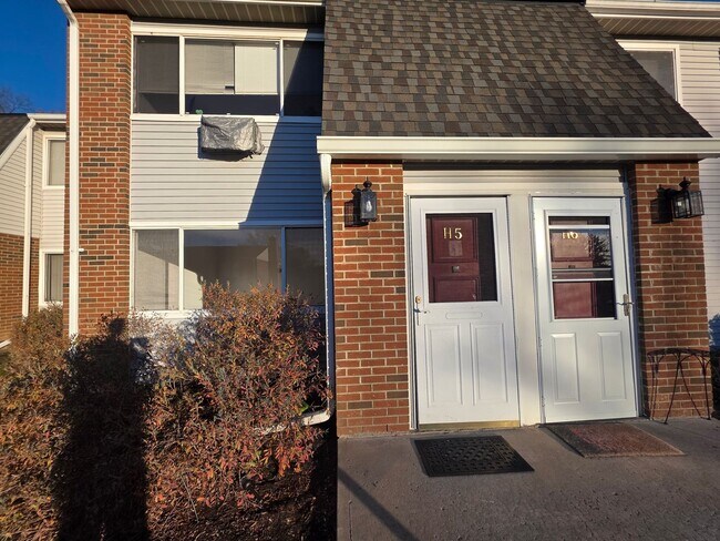 Primary Photo - Bright 1 Bedroom Home - Poughkeepsie, NY