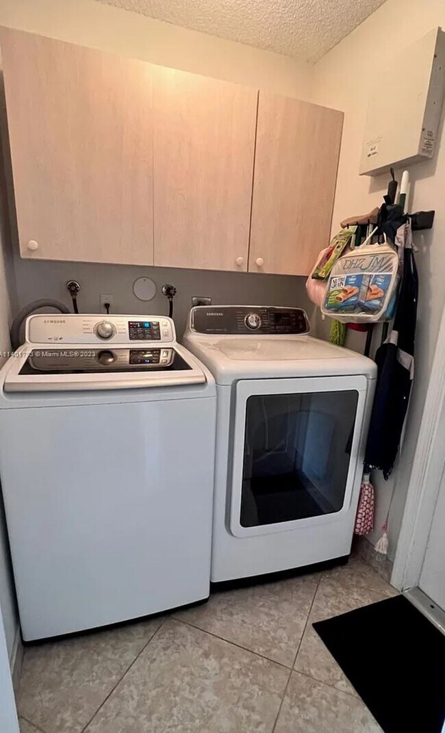 Building Photo - 1464 SW 97th Way