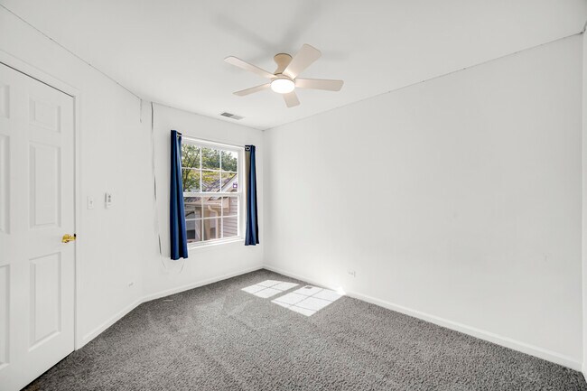 Building Photo - 2290 Scott Ln