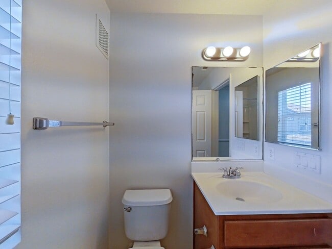 Building Photo - Spacious 3-Bedroom Home in Prime San Diego Location