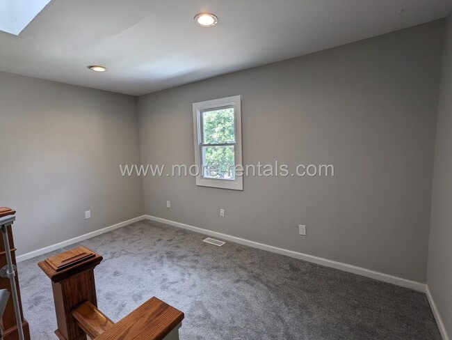 Building Photo - Updated German Village house area with attached garage