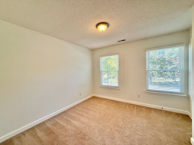 Building Photo - Recently Remodeled 4BD, 2.5BA North Raleig...