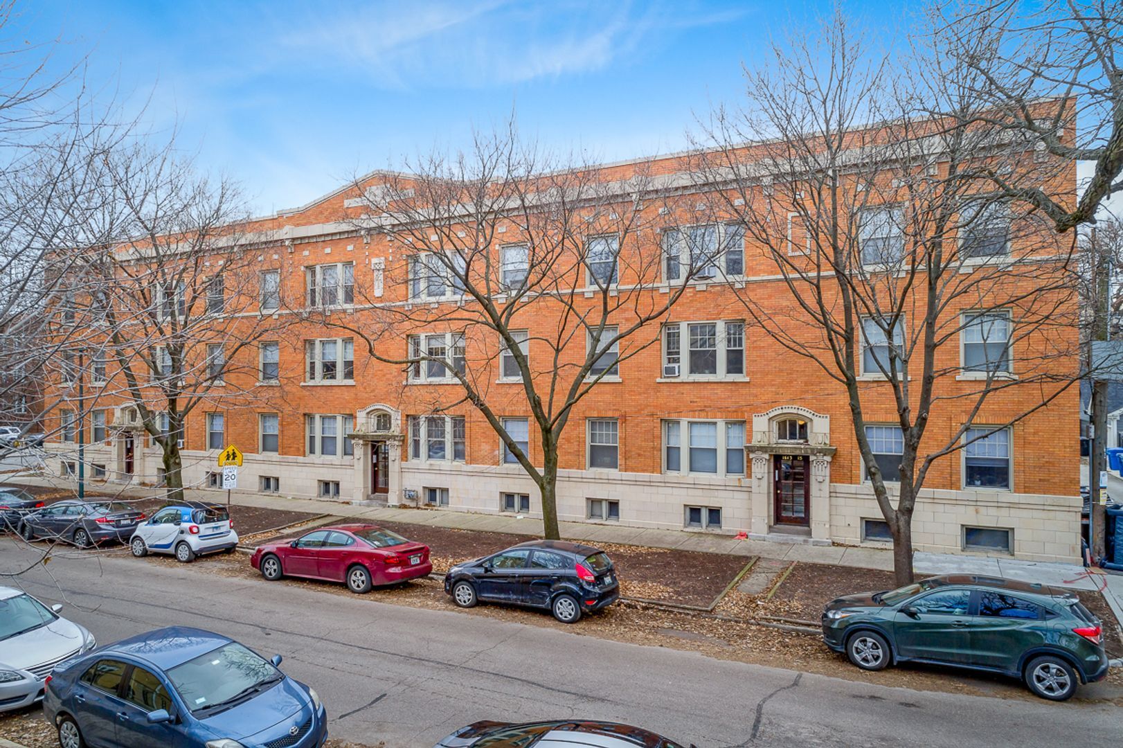 Building Photo - 1607 W Berteau Ave