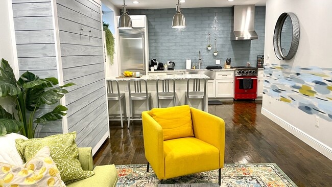 Primary Photo - 2504 Rae Dell Ave