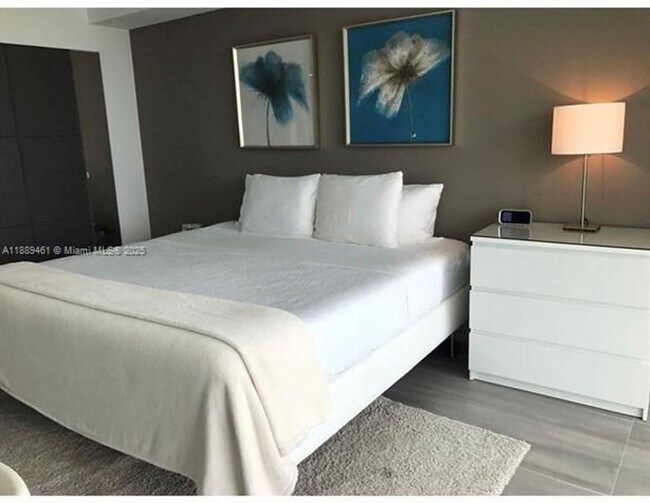 Building Photo - 400 Sunny Isles Blvd