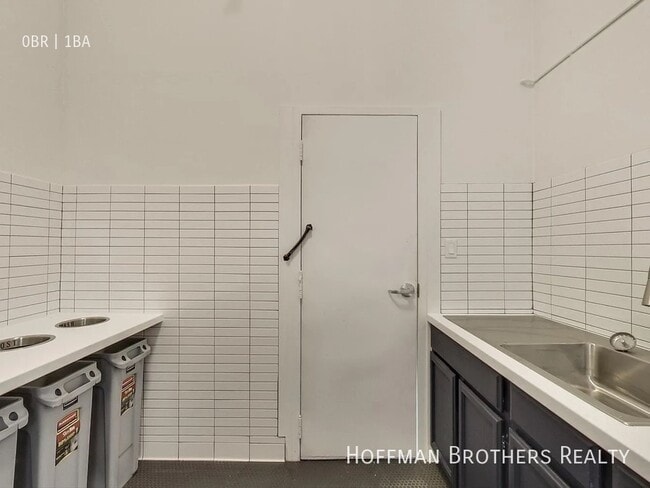 Building Photo - 706 Kearny St