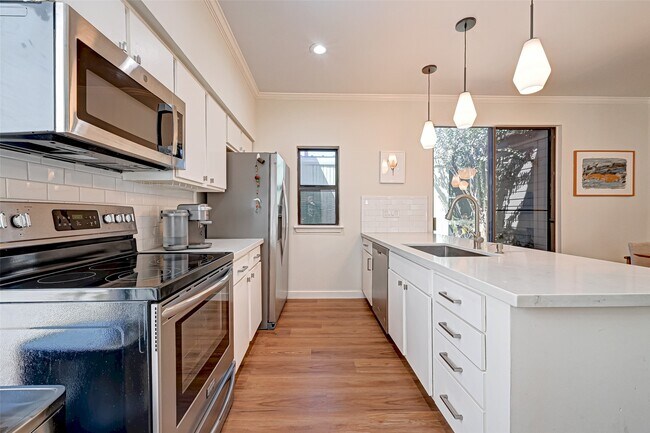 Building Photo - 1201 McDuffie St