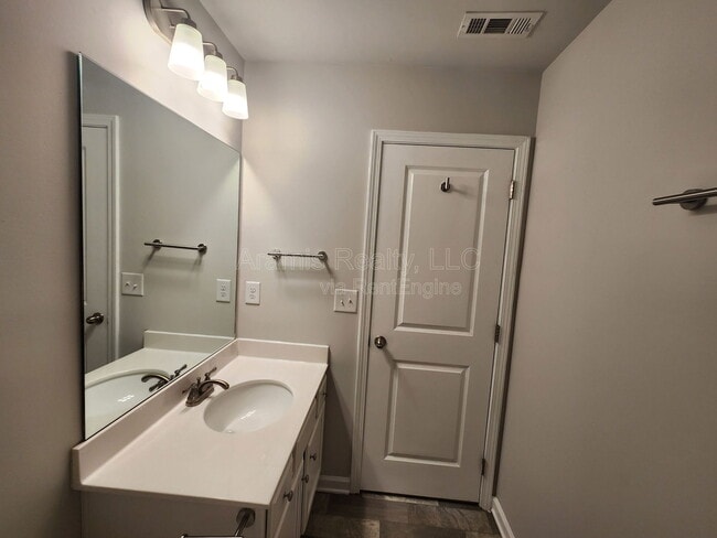 Building Photo - 5208 Pinnacle Walk