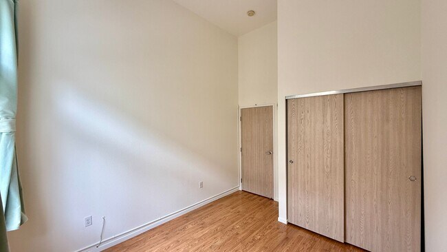 Building Photo - Urban Oasis on Valencia St – 2BR/1BA with ...