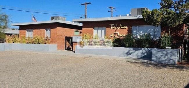 Primary Photo - Charming 1 Bed/1 Bath – Near U of A & Down...