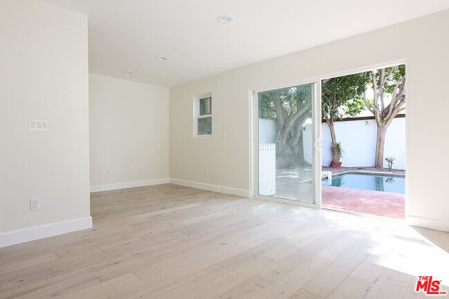 Building Photo - 12524 Woodbine St