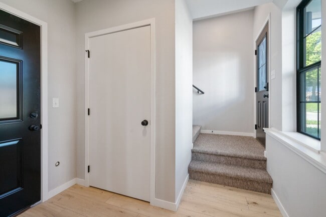 Building Photo - Clear Lake Condos