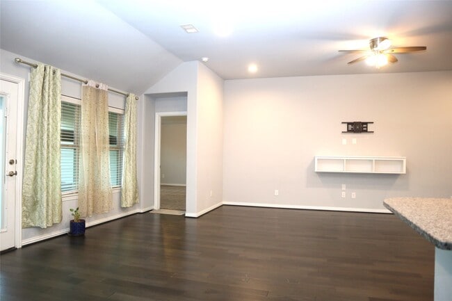 Building Photo - 4553 New Country Dr