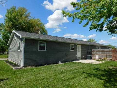 Building Photo - 12 Pine St