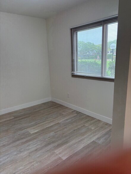 Building Photo - 4032 Valeta St