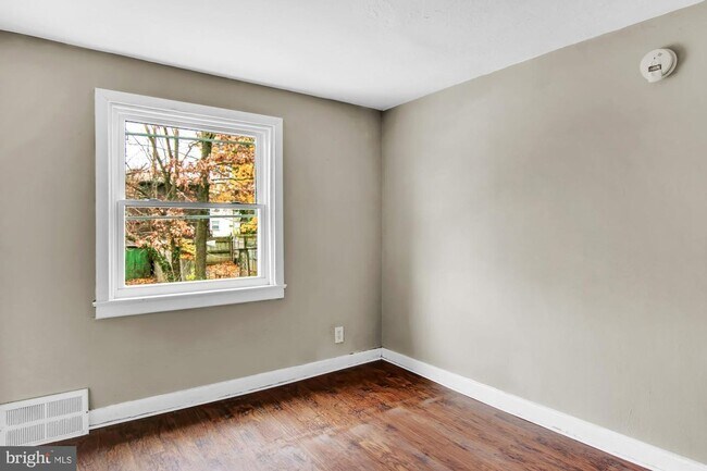 Building Photo - 1466 S 13th St