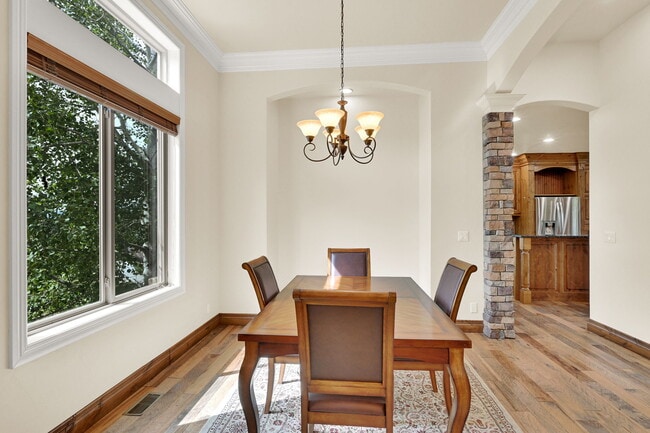 Building Photo - 3573 N Elkview Dr
