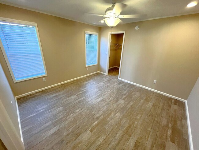 Building Photo - 5480 Ryegrass Ct