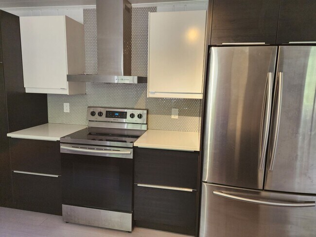 Building Photo - Ranch Home in Newton