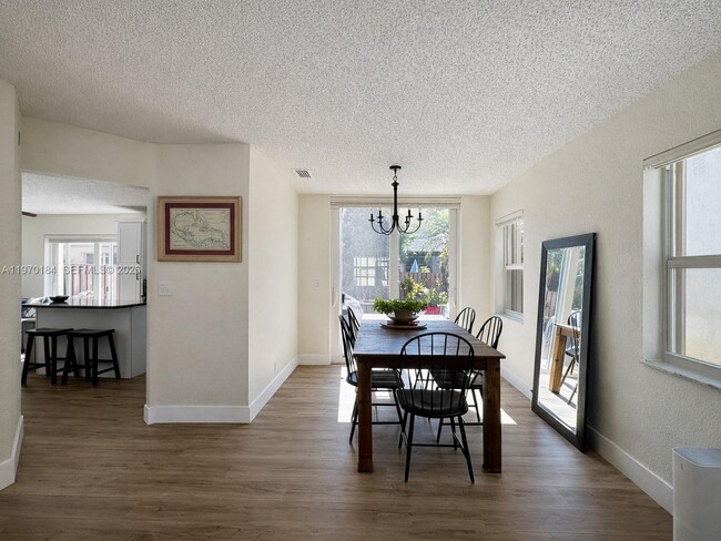 Building Photo - 10708 NW 12th Manor