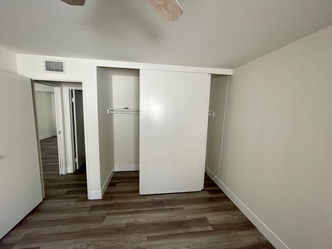 Building Photo - Cute 1 Bedroom 1 Bath Townhome for Rent