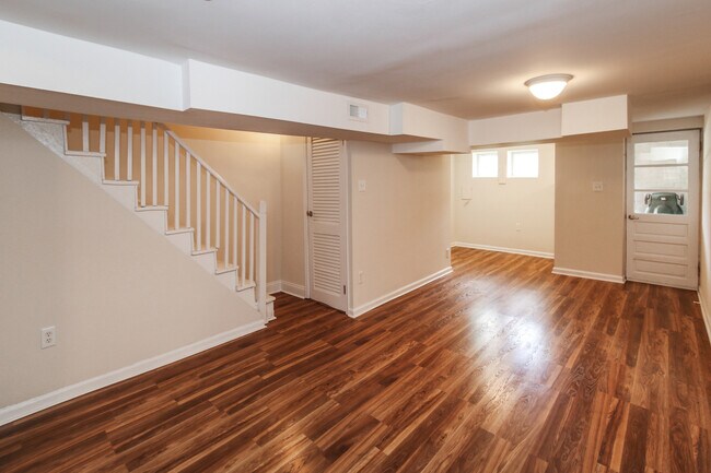 Building Photo - Renovated Columbia Heights 3BD Rowhome wit...
