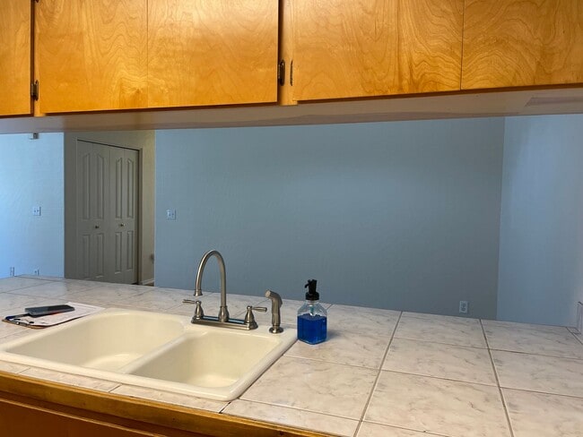 Building Photo - Very Nice 3 Bedroom 2 Bath Duplex-Located ...