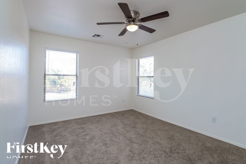 Building Photo - 9032 E Pampa Ave