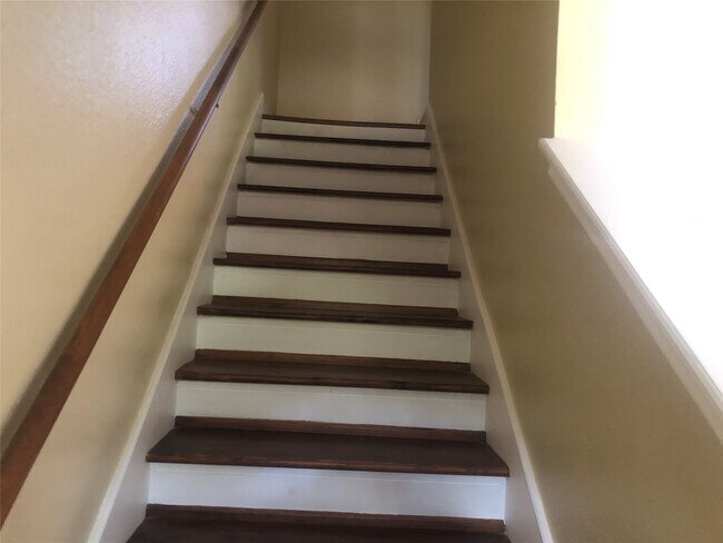 Building Photo - 9308 Westwood Village Dr