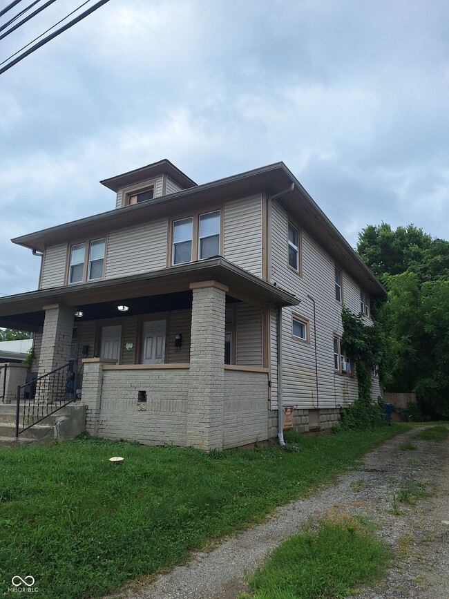 Building Photo - 319 W 40th St