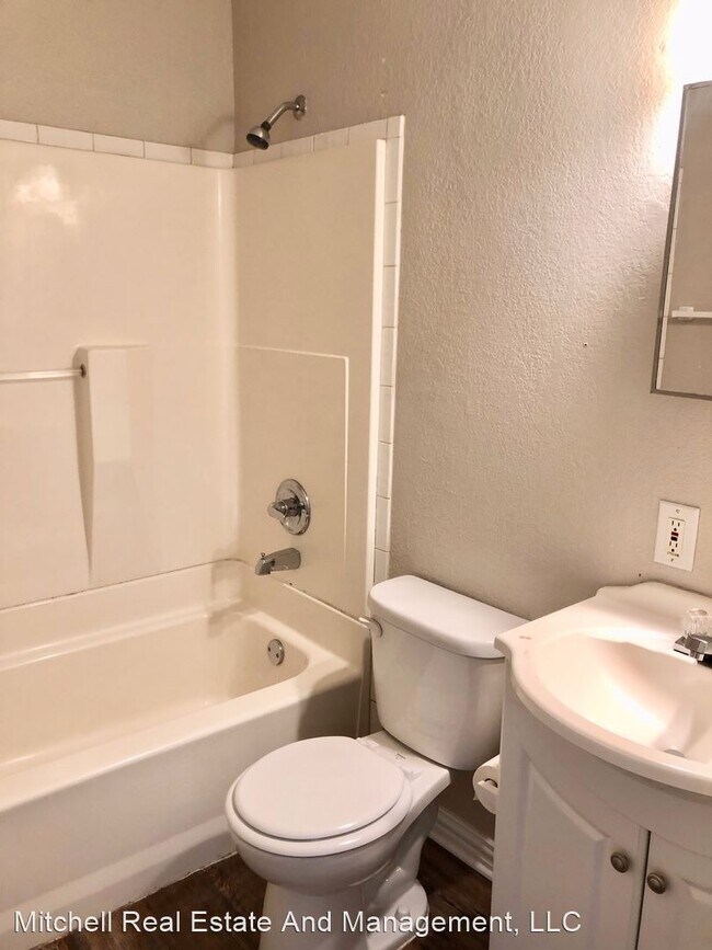 Building Photo - 3 br, 1 bath House - 207 Love St. Apt. 112