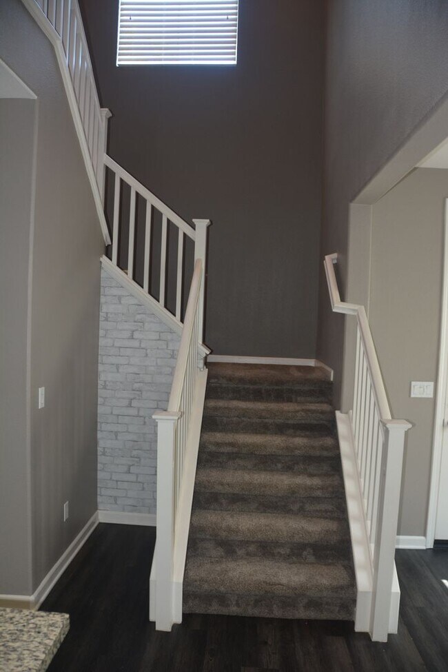 Building Photo - 321 MacArthur Way