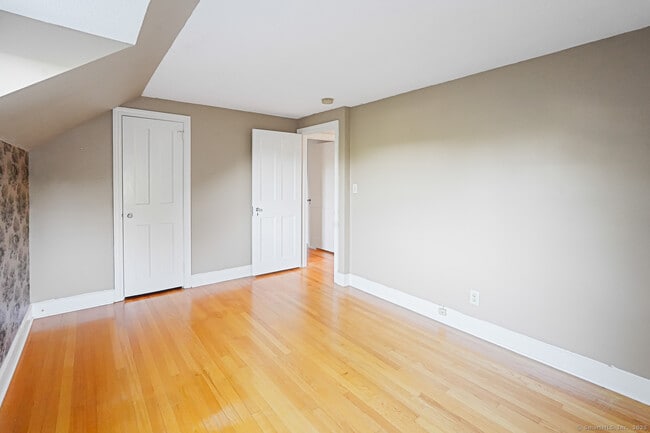 Building Photo - 35 Lakewood Cir N