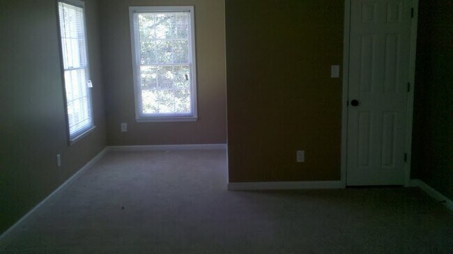 Building Photo - Beautiful 4 Bedroom Lithonia Home!