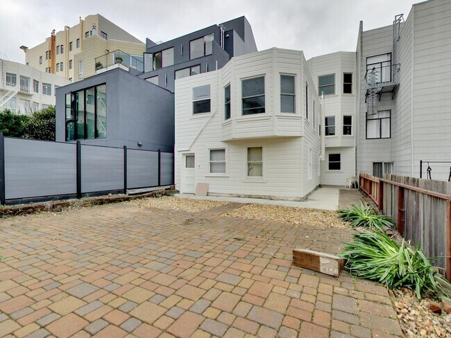 Building Photo - 1344-1346-1346 Chestnut St