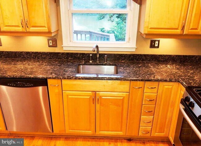 Building Photo - 7109 Captains Cove Ct