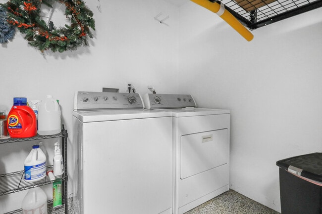 Building Photo - 71520 Gardess Rd