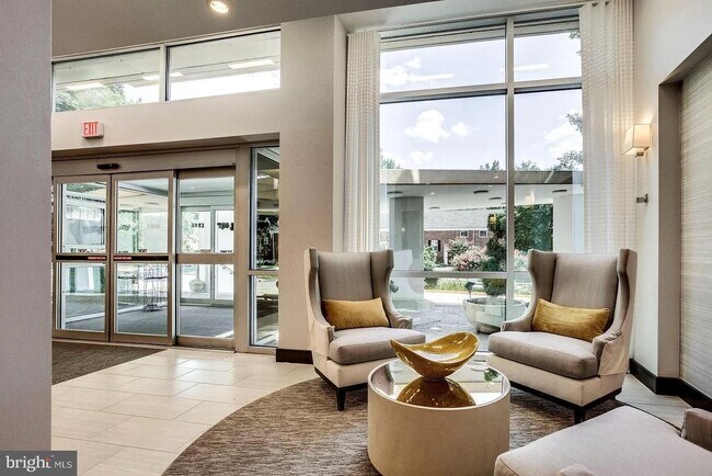 Building Photo - 1225 Martha Custis Dr