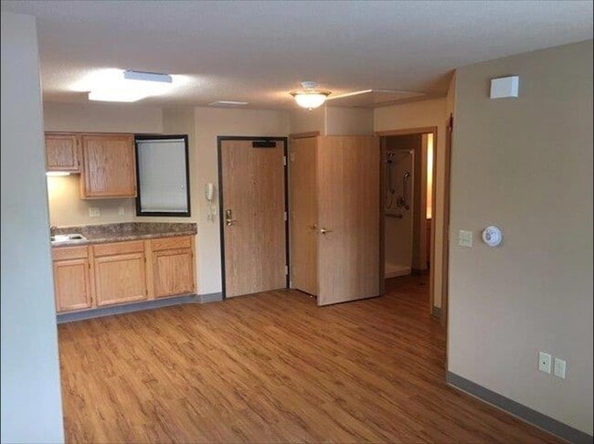 Building Photo - 741 Streeter Dr