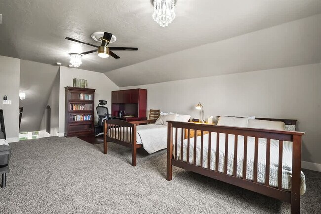 Building Photo - 18713 Easter Peak Ave